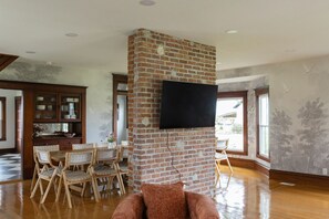 Interior - Modern Middlebrook Stay | Walk to Mercantile (Cumming)