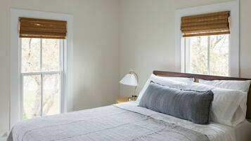 5 bedrooms, iron/ironing board, travel cot, WiFi