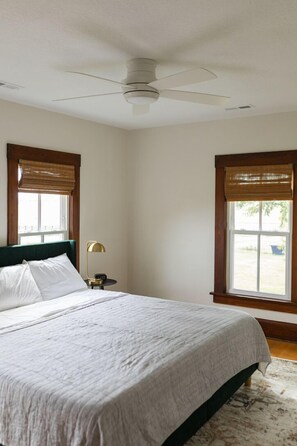 5 slaapkamers, een strijkplank/strijkijzer, reisbedje, wifi