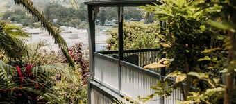 The Glenelg Upstairs Residence (6 persons)