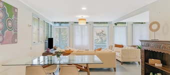 The Glenelg Downstairs Residence (2 persons)