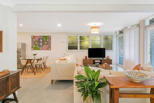 Open plan living & dining