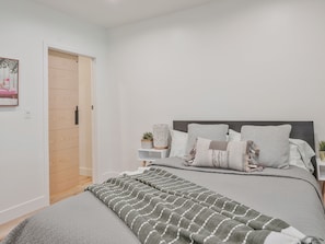 5 habitaciones, ropa de cama de alta calidad y colchones Tempur-Pedic