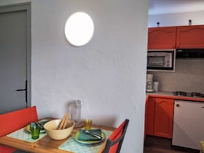 Fridge, oven, toaster, cookware/dishes/utensils