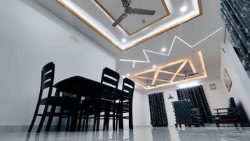 Apartment | Dining