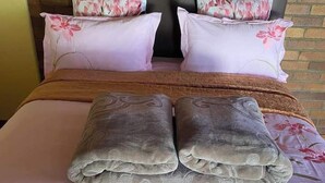Unclassified image, 5 of 12, button - Golden gate guesthouse 0787391431 (Mahikeng)