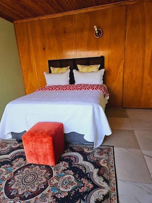Double Room, Courtyard View | Laptop workspace, iron/ironing board, free WiFi - Golden gate guesthouse 0787391431 (Mahikeng)