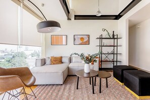 Departamento Deluxe | Área de sala de estar | Televisión 