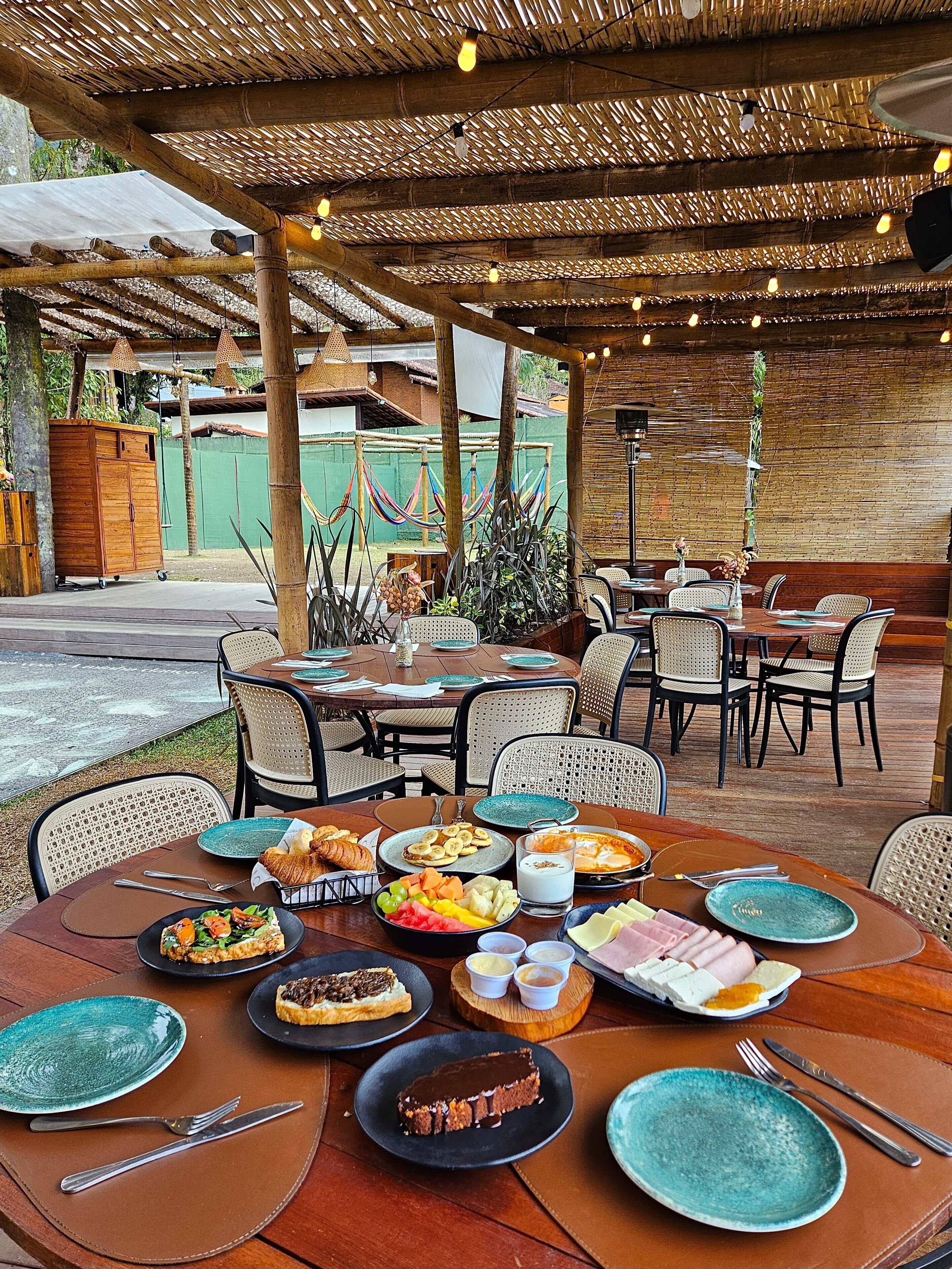 Petit déjeuner complet compris tous les jours