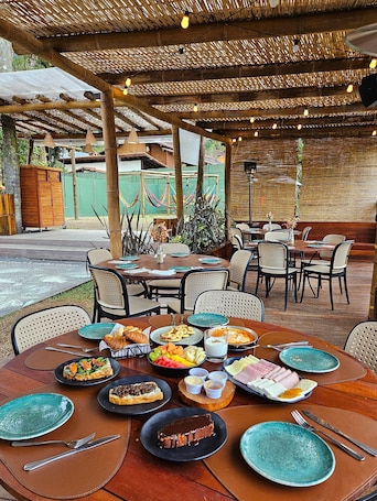 Free daily full breakfast