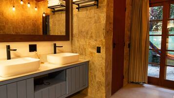 Suite | Bathroom
