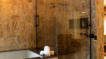Suite | Bathroom | Shower, hair dryer, towels, soap