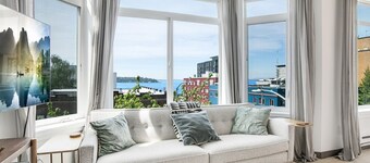 Seattle’s Downtown Gem- w/View, Free Parking, Gym & Pool - Sleeps 6