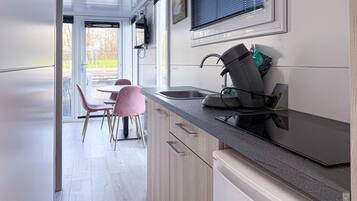 Réfrigérateur, plaque de cuisson, cafetiÚre/bouilloire