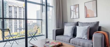 Estudio Deluxe | Zona de estar | Smart TV de 40 pulgadas con canales digitales