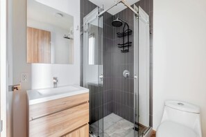Departamento Premium, 2 habitaciones, vista a la ciudad | Baño
