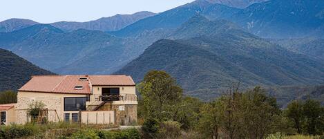 المنشأة من الخارج