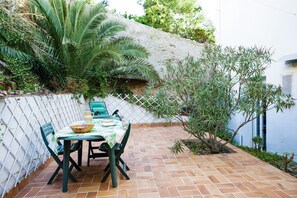 تناول الطعام بالخارج