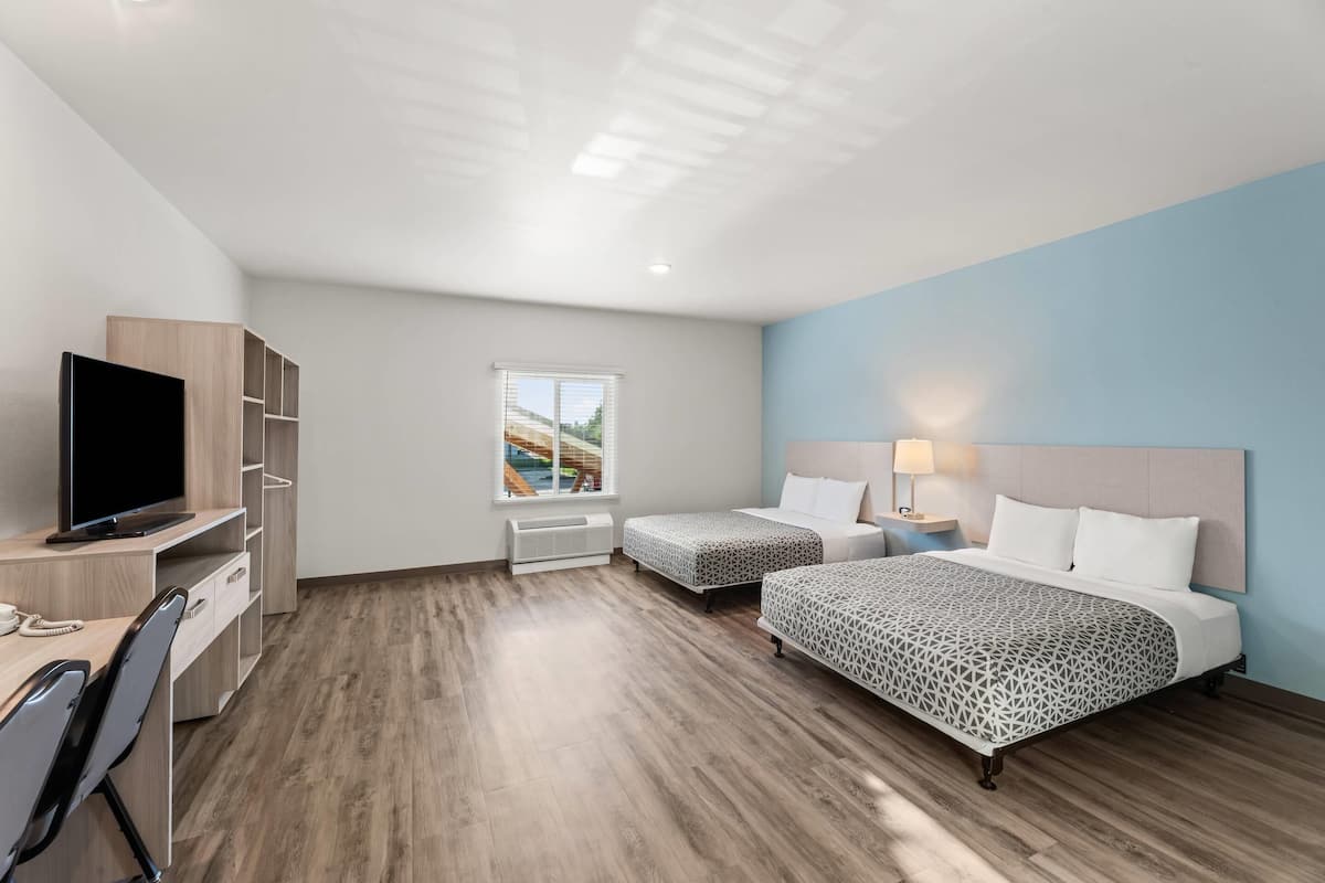 Escritorio, wifi gratis y ropa de cama