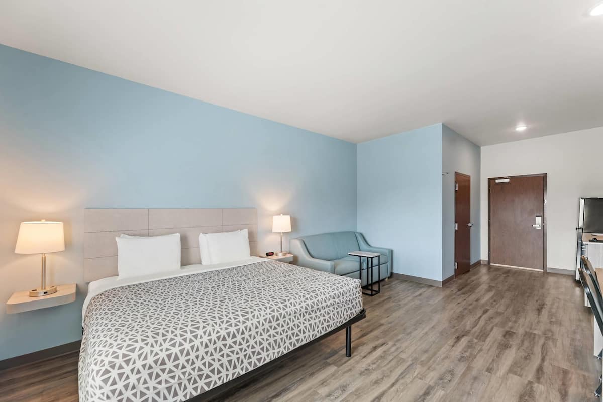 Escritorio, wifi gratis y ropa de cama