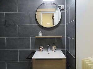 Ducha, secador de pelo y toallas