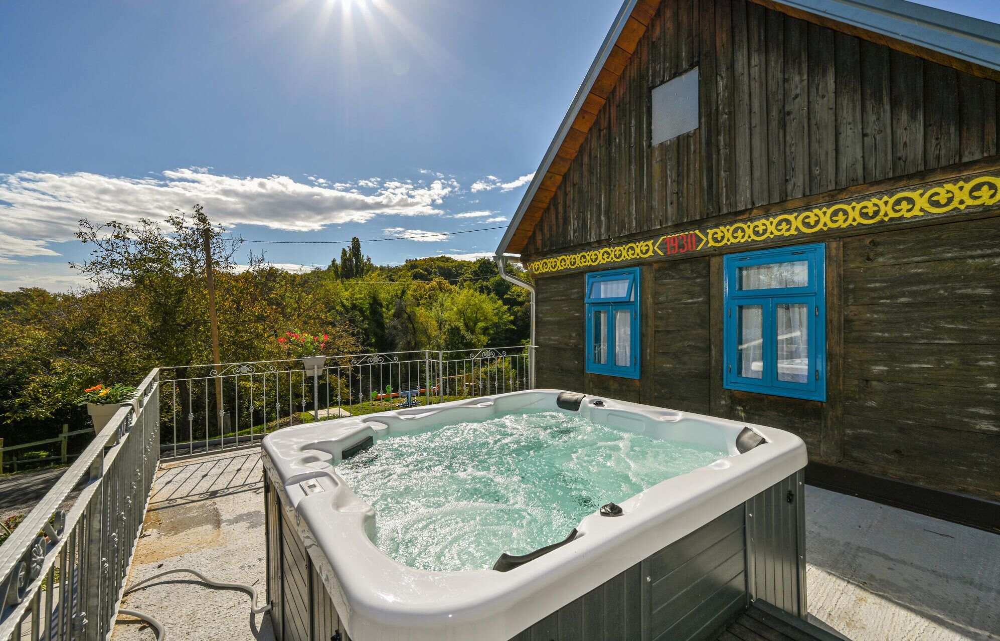 Bain à remous extérieur