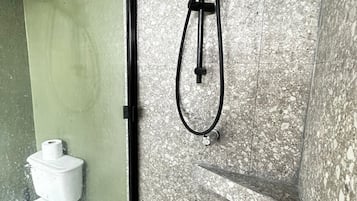 Toallas, jabón, papel de baño