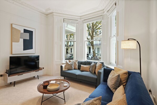 Living area - Luxe Sanctuary next to Harrods (London)