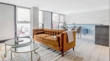 Apartamento de diseño | Zona de estar | Una televisión