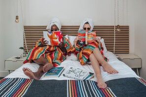 獨特裝潢、布置獨特、書桌、筆電工作空間