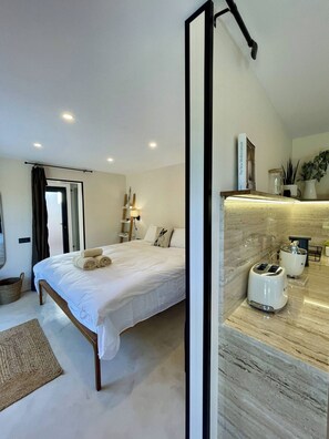 Unclassified image, 2 of 32, button - Modern Bungalow in Lush Garden - Aroeira (Almada)