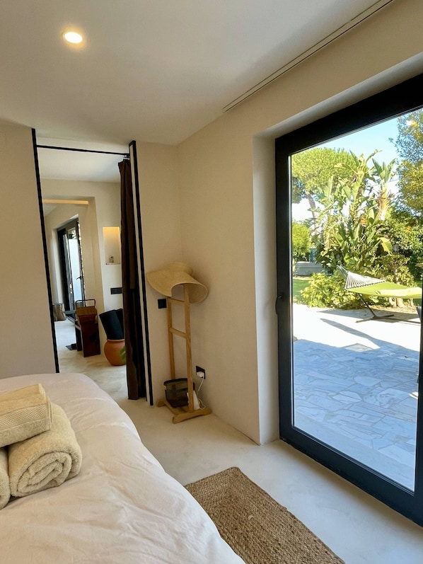 1 chambre, fer et planche à repasser, accès Internet, draps fournis