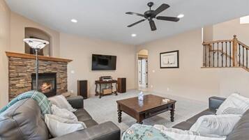 Smart TV, fireplace, DVD player