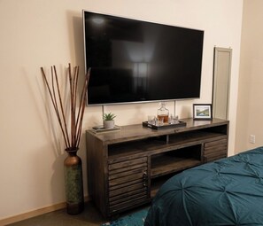 1 bedroom, desk, iron/ironing board, free WiFi - Private Charming Midtown 1-bedroom apartment in amazing Detroit with WiFi, AC (Detroit)