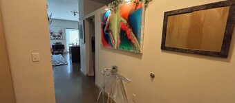 Private Charming Midtown 1-bedroom apartment in amazing Detroit with WiFi, AC