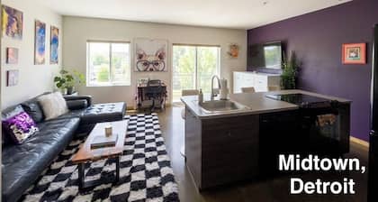 Private Charming Midtown 1-bedroom apartment in amazing Detroit with WiFi, AC