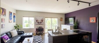 Private Charming Midtown 1-bedroom apartment in amazing Detroit with WiFi, AC
