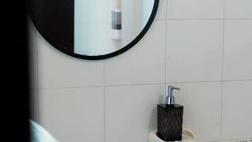 淋浴设施、肥皂、洗发水