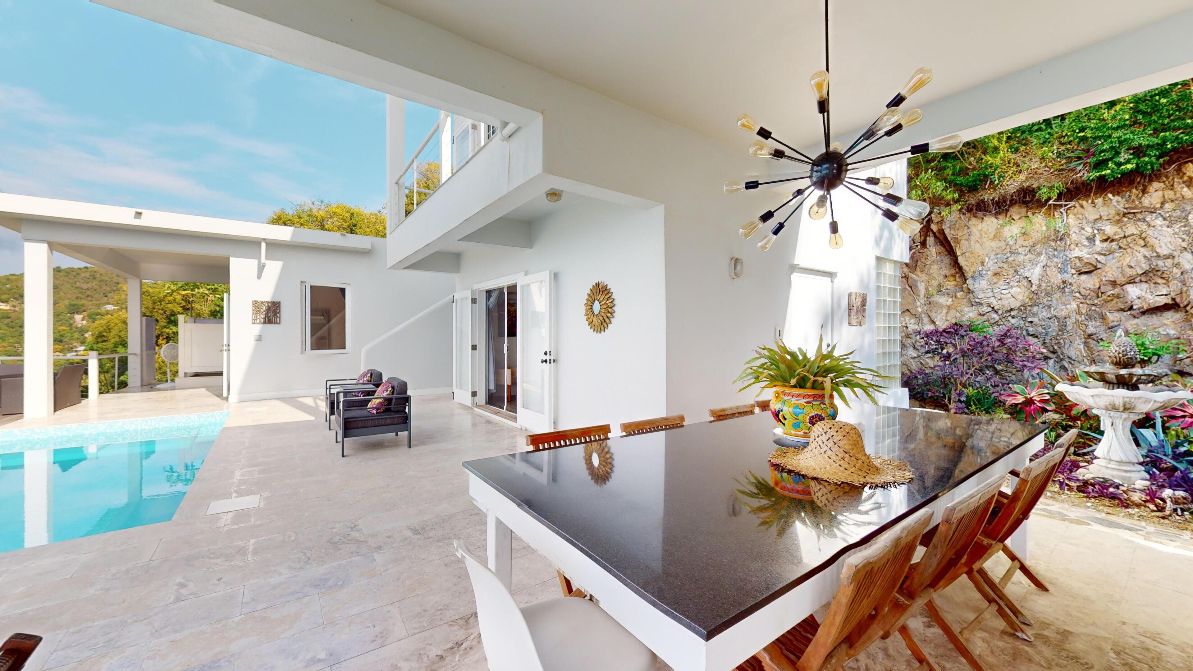 屋外ダイニングエリア