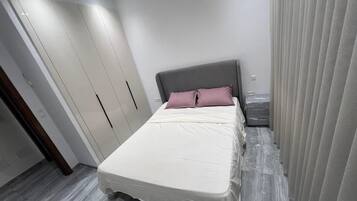 1 Schlafzimmer, BĂŒgeleisen/BĂŒgelbrett, kostenloses WLAN, BettwĂ€sche