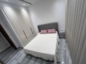 1 dormitorio, tabla de planchar con plancha, wifi gratis y ropa de cama