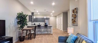 213 Brand New 3 Bedroom, 2 Bath, 1 Full Kit, 1 Liv