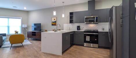 Fridge, microwave, stovetop, dishwasher