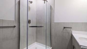 Douche, sèche-cheveux