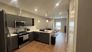 Fridge, microwave, stovetop, dishwasher