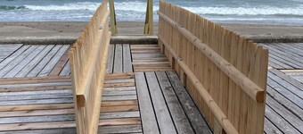 Beautiful Beach Cottage steps away from private Moody Beach!