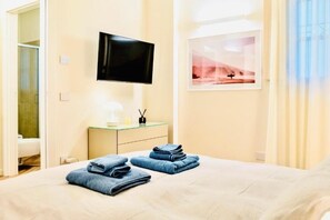 1 bedroom, iron/ironing board, WiFi, bed sheets - Luxury residence in the historic center  (Iseo)