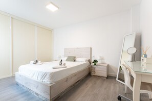 2 bedrooms, iron/ironing board, free WiFi, bed sheets - MalagaSuite Marconi Fuengirola (Fuengirola)