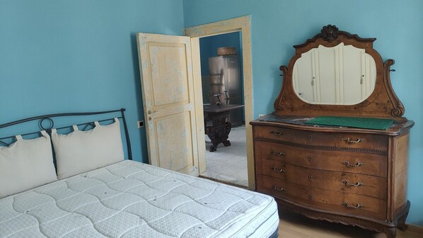 3 bedrooms, bed sheets - Vacation apartment in Villalago equipped with everything.  (Abruzzo)