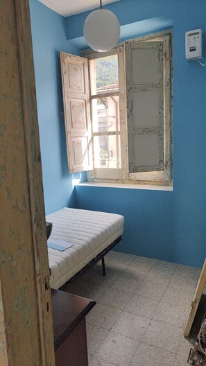 3 bedrooms, bed sheets